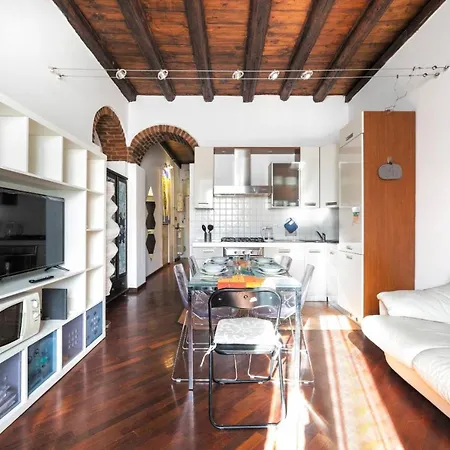 Guesthost - Porta Romana & Bocconi Cosy Apartment-2
